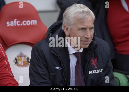 Fußball - Barclays Premier League - Sunderland gegen Crystal Palace - Stadium of Light. Alan Pardew vom Crystal Palace während des Spiels der Barclays Premier League im Stadium of Light, Sunderland. Stockfoto