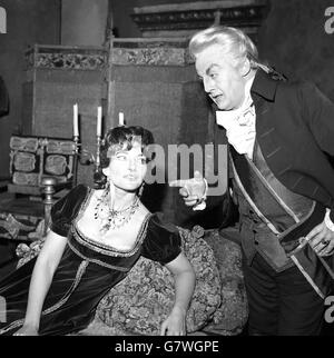 Maria Callas und Tito Gobbi bei einer Generalprobe von Tosca im Royal Opera House, Covent Garden. Stockfoto