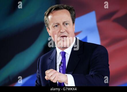 Premierminister David Cameron startet das Manifest der Walisischen Konservativen Partei auf dem Royal Welsh Showground in Llanelwedd, Wales. Stockfoto