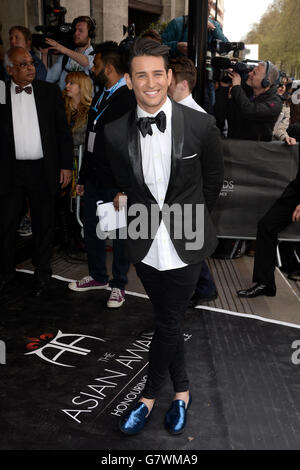 Ollie Locke nimmt an den British Asian Awards 2015 im Grosvenor House Hotel, London, Teil. DRÜCKEN SIE VERBANDSFOTO. Bilddatum: Freitag, 17. April 2015. Bildnachweis sollte lauten: Doug Peters/PA Wire Stockfoto