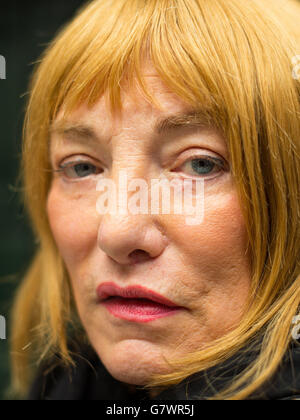 Die Boxpromoterin Kellie Maloney kündigte während einer Pressekonferenz in Bar Italia im Zentrum von London an, dass sie als Boxpromoterin zurückkehren werde und verriet, dass sie nicht wusste, wen sie bei den Parlamentswahlen unterstützen würde. Stockfoto