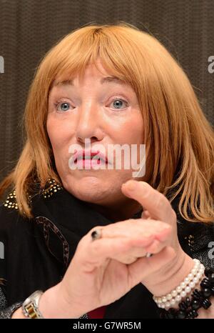 Die Boxpromoterin Kellie Maloney kündigte während einer Pressekonferenz in Bar Italia im Zentrum von London an, dass sie als Boxpromoterin zurückkehren werde und verriet, dass sie nicht wusste, wen sie bei den Parlamentswahlen unterstützen würde. Stockfoto