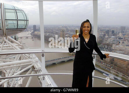 British Airways London Eye fünftes Jubiläum. Doppelte olympische Goldmedaillengewinnerin Dame Kelly Holmes. Stockfoto