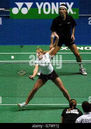 Badminton - Yonex All England Open Championships 2005 - National Indoor Arena. Nathan Robertson und Gail EMMs aus England Stockfoto