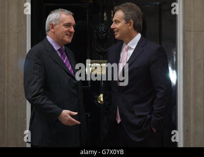 Bertie Ahern - Downing Street Stockfoto