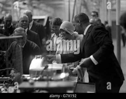 Royalty - der Herzog und Herzogin von York Besuch der Wills Tabakfabrik - Bristol Stockfoto