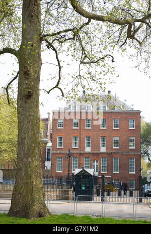 Allgemeiner Blick auf den hinteren Eingang zur Downing Street in Westminster, London, da Pressefotografen ihre Wut über ein Verbot geäußert haben, aus Gründen der Privatsphäre Nachrichtenfotos von öffentlichem Interesse am hinteren Eingang zur Downing Street zu machen. Stockfoto