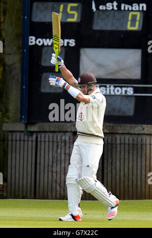 Cricket - nicht-First Class 3 Day Match - Oxford MCCU gegen Surrey - Day One - The Parks. Kevin Pietersen von Surrey geht zum Schlägen Stockfoto