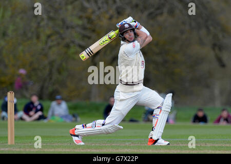 Cricket - nicht-First Class 3 Day Match - Oxford MCCU gegen Surrey - Day One - The Parks. Kevin Pietersen von Surrey in der Schlagaktion Stockfoto