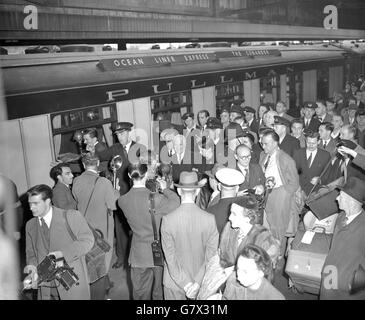 Unterhaltung - Charlie Chaplin in London - Waterloo Station, London Stockfoto