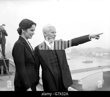 Unterhaltung - Charlie Chaplin in London - Dach des Savoy Hotels, Stockfoto