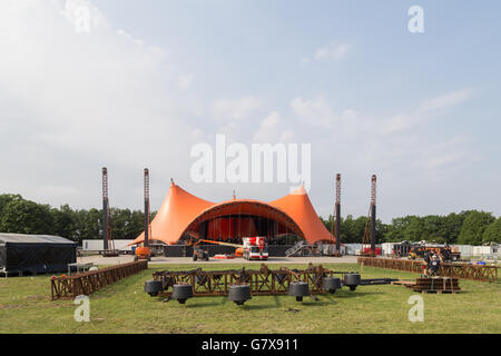 Roskilde, Dänemark - 25. Juni 2016: Der orange Bühne im Bau für Roskilde Festival 2016 Stockfoto