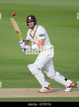 Kevin Pietersen von Surrey im Kampf gegen Leicestershire. Stockfoto