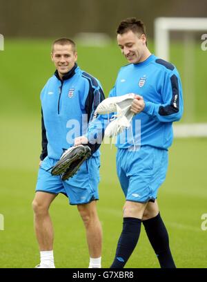 An den Chats von John Terry in England mit Michael Owen nehmen Sie Teil Die heutige Schulung Stockfoto