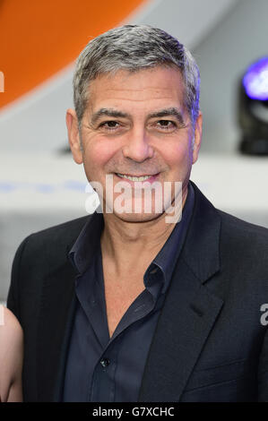 George Clooney kommt zur Premiere von Tomorrowland: A World Beyond, am Odeon Leicester Square, London. DRÜCKEN Sie VERBANDSFOTO. Bilddatum: Sonntag, 17. Mai 2015. Siehe PA Geschichte SHOWBIZ Clooney. Bildnachweis sollte lauten: Ian West/PA Wire Stockfoto