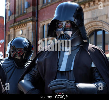 Star Wars-Charaktere auf Comic-Convention. Stockfoto