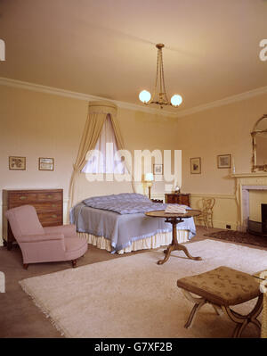 Gebäude und Denkmäler - Culzean Castle. General D. Eisenhowers Schlafzimmer in seiner Wohnung im Culzean Castle. Das Schlafzimmer hat einen Blick über den Brunnen. Stockfoto