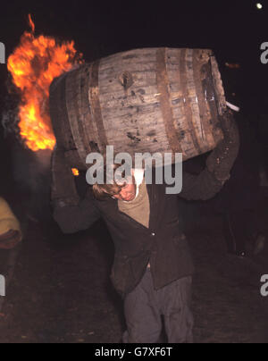 Tar Barrel Verbrennung Zeremonie - schon St Mary Stockfoto