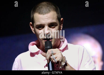 The Streets Gig - Carling Academy Brixton. Mike Skinner von The Streets peforms live auf der Bühne. Stockfoto