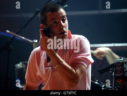 The Streets Gig - Carling Academy Brixton. Mike Skinner von The Streets peforms live auf der Bühne. Stockfoto