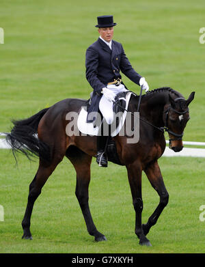 Reiten - Badminton Pferdetrials 2015 - Tag Drei - Badminton. Der Südafrikaner Alexander Peternell reitet Asih am dritten Tag der Badminton Horse Trials, Badminton. Stockfoto