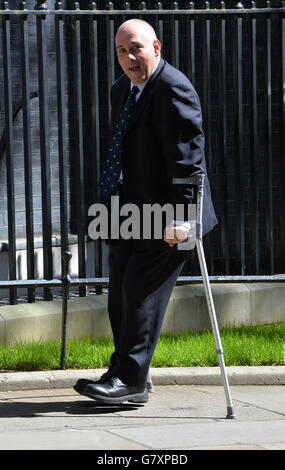 Minister ohne Portfolio Robert Halfon kommt in der Downing Street an, um an der ersten Kabinettssitzung seit dem Sieg der Konservativen Partei bei den Parlamentswahlen teilzunehmen. Stockfoto