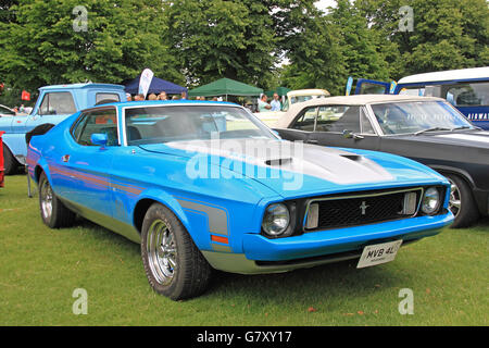 Ford Mustang Mach 1 Coupe (1973), Hanworth Classic Car Show, 26. Juni 2016. Bushy Park, Hampton Court, London Borough of Richmond, England, Großbritannien, Großbritannien, Europa. Vintage-, Classic- und amerikanische Fahrzeugausstellungen sowie Tanz- und Verkaufsstände der 40er und 50er Jahre. 8. Jahrestagung, um Spenden für Shooting Star Chase Kinderhospiz zu sammeln. Kredit: Ian Bottle / Alamy Live News Stockfoto