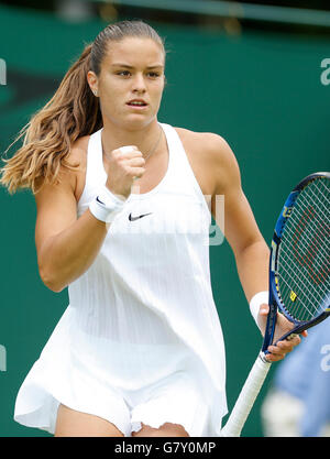 Wimbledon, Großbritannien. 27. Juni 2016. Maria Sakkari von Griechenland feiert einen Punkt gegen Zheng Saisai von China während der Frauen Singles erstes Vorrundenspiel bei der 2016 Wimbledon Championships in Wimbledon, Südwesten London, Großbritannien, 27. Juni 2016. Bildnachweis: Ye Pingfan/Xinhua/Alamy Live-Nachrichten Stockfoto