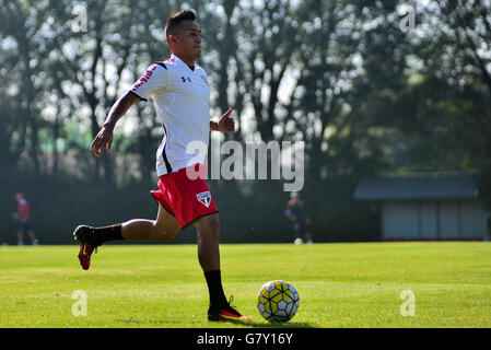 Sao Paulo, Brasilien. 27. Juni 2016. Ausbildung SPFC - Cueva während des Trainings der Sao Paulo Fußballverein statt im CCT Barra Funda, in der West Zone von Sao Paulo. © Mauricio Rummens/FotoArena/Alamy Live-Nachrichten Stockfoto