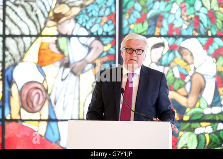 Hamburg, Deutschland. 27. Juni 2016. Deutscher Außenminister Frank-Walter Steinmeier (SPD) bei der Präsentation des UNESCO Welt Kulturerbe Zertifikats an den Bürgermeister von Hamburg, in Hamburg, Deutschland, 27. Juni 2016 abgebildet. Foto: BODO MARKS/DPA/Alamy Live-Nachrichten Stockfoto