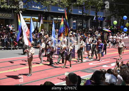 San Francisco, USA. 26. Juni 2016. Pfadfinder für Equity marschiert in die 46. jährliche LGBT Pride Parade in San Francisco, Kalifornien, USA. Bildnachweis: Hao Guo/Alamy Live-Nachrichten Stockfoto