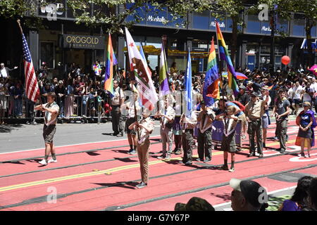 San Francisco, USA. 26. Juni 2016. Pfadfinder für Equity marschiert in die 46. jährliche LGBT Pride Parade in San Francisco, Kalifornien, USA. Bildnachweis: Hao Guo/Alamy Live-Nachrichten Stockfoto