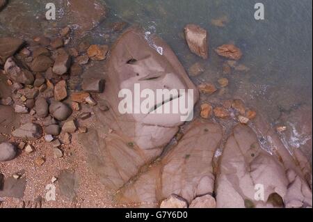 Qingdao, Qingdao, CHN. 24. Juni 2016. Qingdao, China - 24. Juni 2016: (Nur zur redaktionellen Verwendung. CHINA aus) diesen Natursteinen befindet sich in Ost-Insel Qingdao sehen aus wie Statuen auf der Osterinsel. © SIPA Asien/ZUMA Draht/Alamy Live-Nachrichten Stockfoto