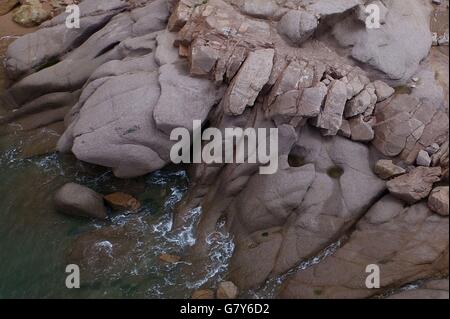 Qingdao, Qingdao, CHN. 24. Juni 2016. Qingdao, China - 24. Juni 2016: (Nur zur redaktionellen Verwendung. CHINA aus) diesen Natursteinen befindet sich in Ost-Insel Qingdao sehen aus wie Statuen auf der Osterinsel. © SIPA Asien/ZUMA Draht/Alamy Live-Nachrichten Stockfoto