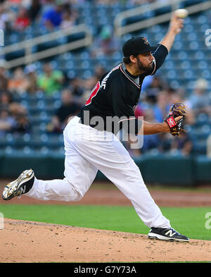 Albuquerque, NEW MEXICO, USA. 27. Juni 2016. 062716.Albuquerque Isotop Krug Harrison Musgrave, wirft gegen Salt Lake Bienen während des Spiels am Isotop Stadion gespielt. Fotografiert am Montag, 27. Juni 2016. Adolphe Pierre-Louis/JOURNAL. © Adolphe Pierre-Louis/Albuquerque Journal/ZUMA Draht/Alamy Live-Nachrichten Stockfoto