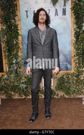 Los Angeles, CA, USA. 27. Juni 2016. Hozier im Ankunftsbereich für die Legende von TARZAN Premiere, der Dolby Theater in Hollywood und Highland Center, Los Angeles, CA 27. Juni 2016. Bildnachweis: Elizabeth Goodenough/Everett Collection/Alamy Live-Nachrichten Stockfoto