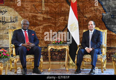 Kairo, Ägypten. 27. Juni 2016. Der ägyptische Präsident Abdel Fattah al-Sisi trifft mit Sierra Leone Präsident Ernest Bai Koroma, in Kairo, Ägypten, am 27. Juni 2016 © ägyptische Präsident Büro/APA Bilder/ZUMA Draht/Alamy Live News Stockfoto