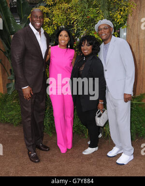 Hollywood, CA, USA. 27. Juni 2016. 27. Juni 2016 - Hollywood. Magic Johnson, Cookie Johnson, LaTanya Richardson, Samuel. Anreise für die Los Angeles World Premiere von Warner Bros. ' '' die Legende von Tarzan'' an der Dolby Theater statt. Bildnachweis: Birdie Thompson/AdMedia Credit: Birdie Thompson/AdMedia/ZUMA Draht/Alamy Live-Nachrichten Stockfoto