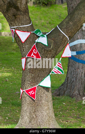 Bournemouth, Dorset, UK. 28. Juni 2016. Die Townswomen’s Guilds yarn bomben die Gärten und die Uferpromenade von Bournemouth beim Yarn Bombing Yarn Storming Credit: Carolyn Jenkins/Alamy Live News Stockfoto