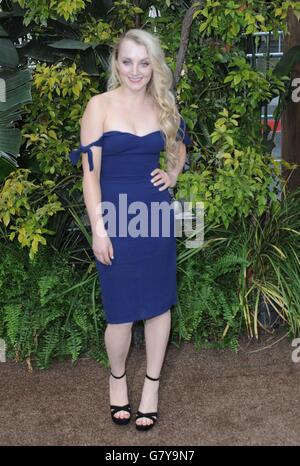 Evanna Lynch im Ankunftsbereich für die Legende von TARZAN Premiere, der Dolby Theater in Hollywood und Highland Center, Los Angeles, CA 27. Juni 2016. Foto von: Dee Cercone/Everett Collection Stockfoto