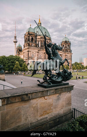 Berlin, Deutschland. 27. Juni 2016. Der Berliner Dom, Fernsehturm und das alte Museum, 27. Juni 2016. Foto: picture Alliance/Robert Schlesinger | weltweite Nutzung/Dpa/Alamy Live-Nachrichten Stockfoto