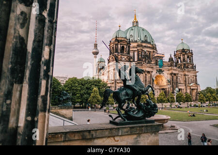 Berlin, Deutschland. 27. Juni 2016. Der Berliner Dom, Fernsehturm und das alte Museum, 27. Juni 2016. Foto: picture Alliance/Robert Schlesinger | weltweite Nutzung/Dpa/Alamy Live-Nachrichten Stockfoto