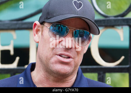 Wimbledon London, UK. 28. Juni 2016.  Australische Cricket-Legende Shane Warne kommt bei der AELTC auf Tag2 der Wimbledon Championships Kredit 2016: Amer Ghazzal/Alamy Live-Nachrichten Stockfoto