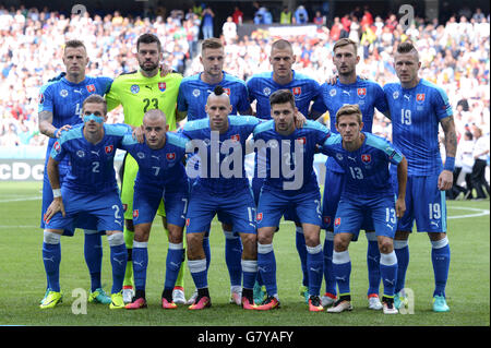 Jan Durica (Slowakei) Matus Kozacik (Slowakei) Milan Skriniar (Slowakei) Martin Skrtel (Slowakei) Norbert Gyomber (Slowakei) Juraj Kucka (Slowakei) Peter Pekarík (Slowakei) Vladimir Weiss (Slowakei) Marek Hamsik (Slowakei) Michal Duris (Slowakei) Patrik Hrosovsky (Slowakei)-Team (Slowakei);  26. Juni 2016 - Fußball: Uefa Euro Frankreich 2016, Runde der letzten 16, Deutschland 3-0 Slowakei bei Stade Pierre Mauroy, Lille Metropole, Frankreich.; Team (Slowakei); (Foto von Aicfoto/AFLO) Stockfoto