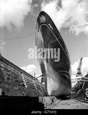 Die Royal Yacht Britannia in Portsmouth Docks für eine Überholung. Stockfoto