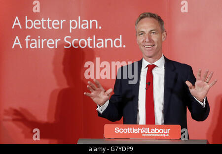 Jim Murphy, der Führer der schottischen Labour-Partei, hält eine Rede am Leuchtturm in Glasgow. Stockfoto