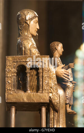 Romanische Madonna von Orcival oder Vierge En Majes, Notre-Dame d Orcival, Orcival, Puy de Dome Auvergne, Frankreich Stockfoto