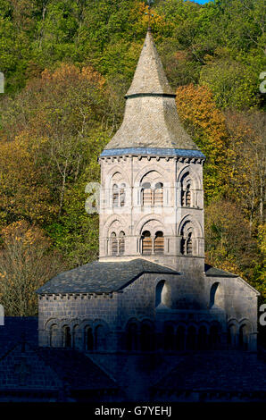 Romanische Kirche Notre-Dame d Orcival, Orcival, Puy de Dome Auvergne, Frankreich Stockfoto