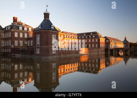 Schloss Nordkirchen Grabenlöffel Burg im Abendlicht, Versailles von Westfalen, Nordkirchen, Bezirk Coesfeld Stockfoto