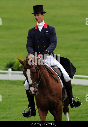 Reiten - Badminton Pferdetrials 2015 - Tag Drei - Badminton. Der britische William Fox-Pitt am dritten Tag der Badminton Horse Trials, Badminton. Stockfoto